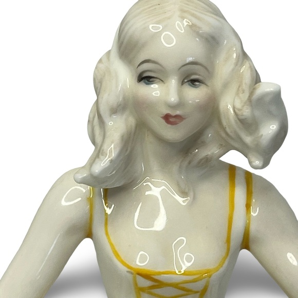 Vintage 1974 Royal Doulton Figurine “Sweet Seventeen” HN 2734 - Picture 5 of 6